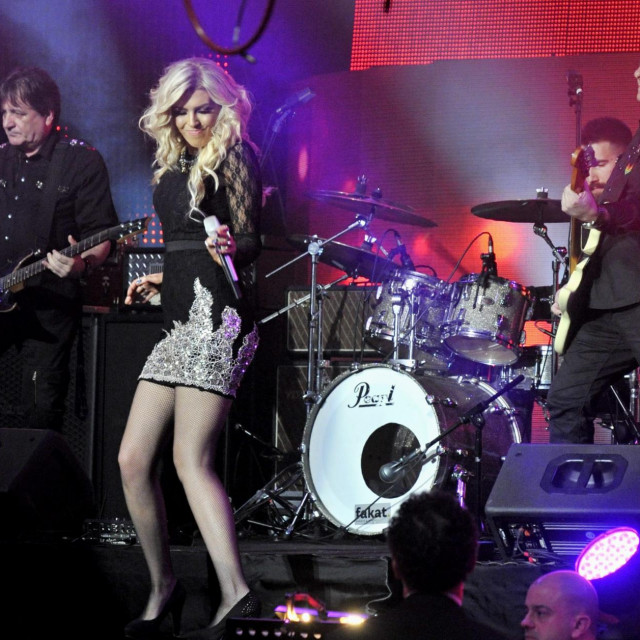 Nastup Teške industrije i Lee Mijatović na 62. Zagrebačkom festivalu 2015.