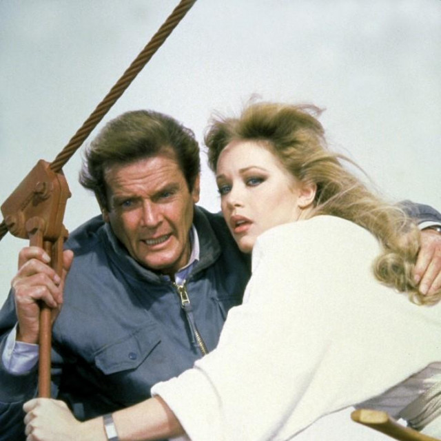 Roger Moore i Tanya Roberts
