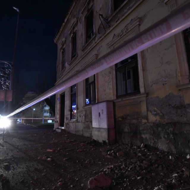 Prizor iz Gline nakon najjačeg potresa magnitude 6.2