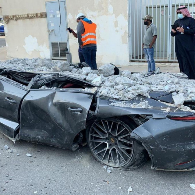 Automobili u garaži