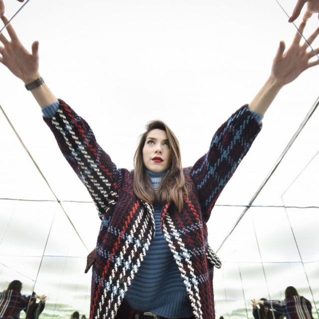 Mirna Savić snimljena u Muzeju iluzija