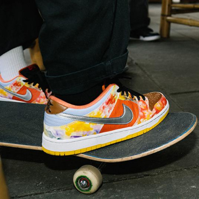 Nike SB Dunk Low ”Street Hawker”