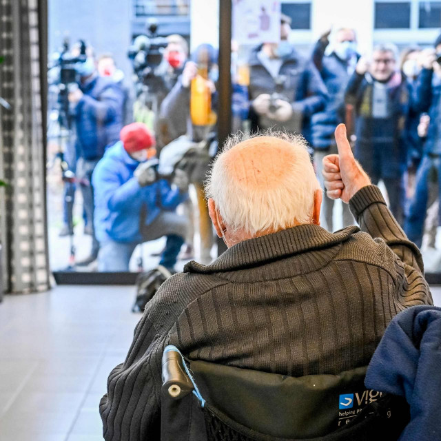 Jos Hermans, 96-godišnjak koji je prvi u Belgiji primio Pfizerovo cjepivo