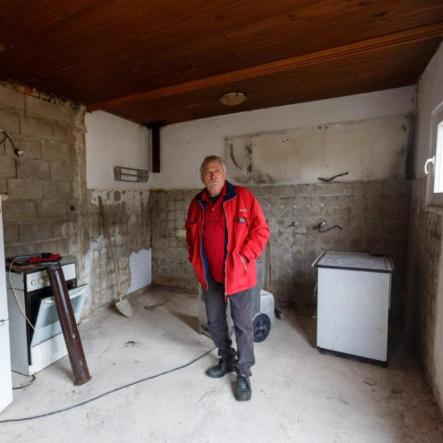 Mate Pervan skinuo je žbuku sa zidova, kao i sve podne obloge u svojoj kući