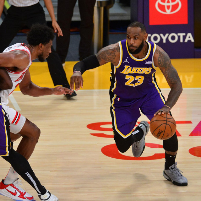 LeBron James ima doživotni ugovor od milijardu dolara i prodaje najviše tenisica sa svojim imenom