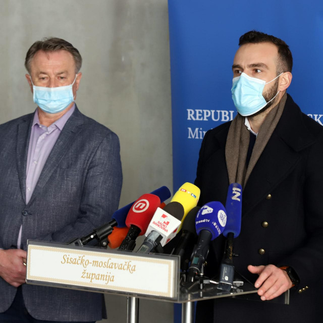 Sisačko-moslavački župan Ivo Žinić (lijevo) i ministar Josip Aladrović (desno)