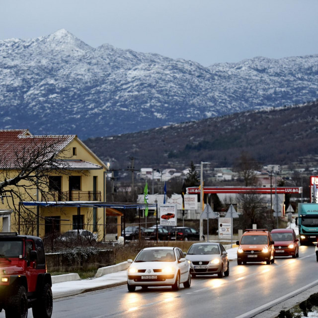 Snijeg u Dalmatinskoj zagori
 