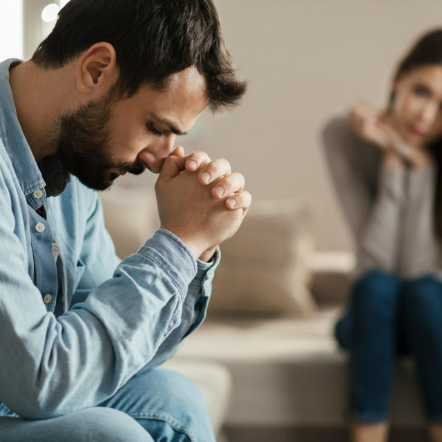 Kad je riječ o intimnoj vezi, ako je vaš partner depresivan, vjerojatno je jedan od glavnih simptoma udaljavanje od vas
