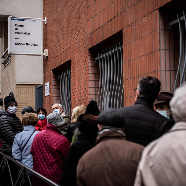 Red za cijepljenje u Parizu