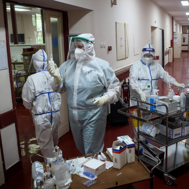 Bolnica u Beogradu (fotografija iz srpnja)