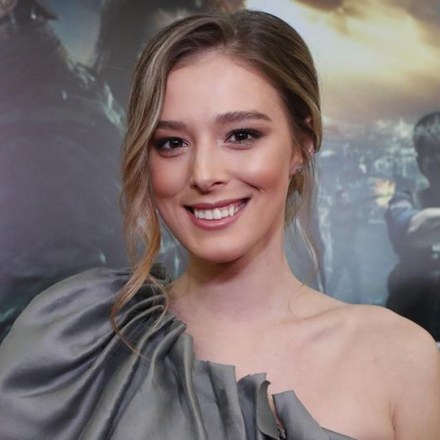 Milena Radulović na premijeri filma ”Balkanska fronta”; u krugu: Miroslav Mika Aleksić