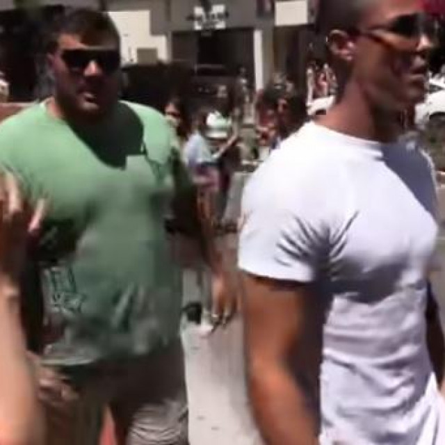 Primjer kako je ”teško” biti Ronaldo, situacija iz Kalifornije gdje ga je napadalo na desetke fanova dok je kupovao