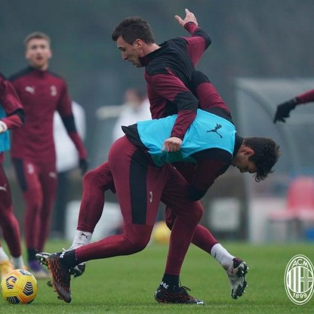 Mandžukić na treningu Milana