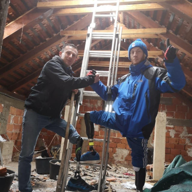 Elvedin i Toni pomažu na Baniji