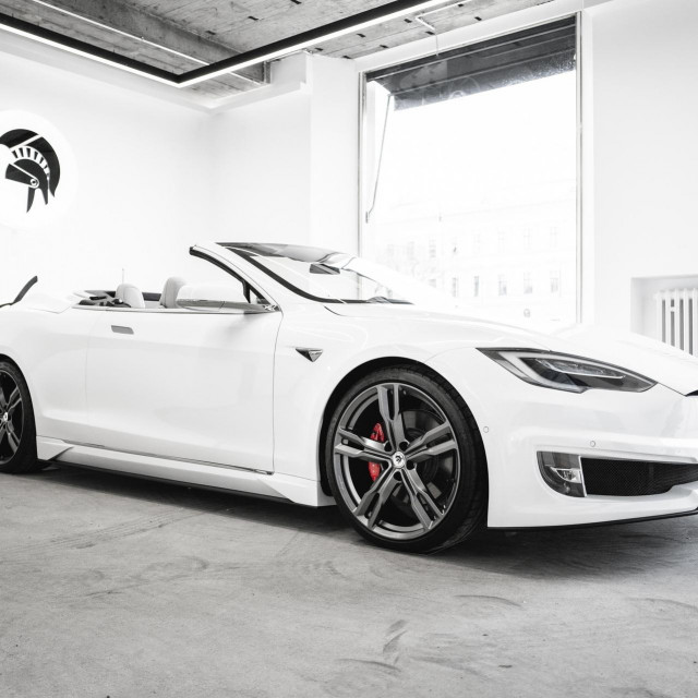 Tesla Model S Cabriolet Ares Design