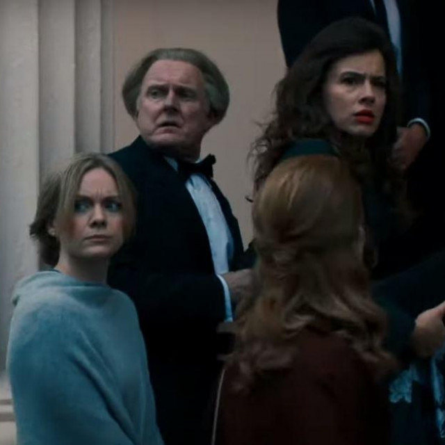 Kadar iz serije ”Strike: Smrtonosno bijelo” snimljene po romanu J. K. Rowling