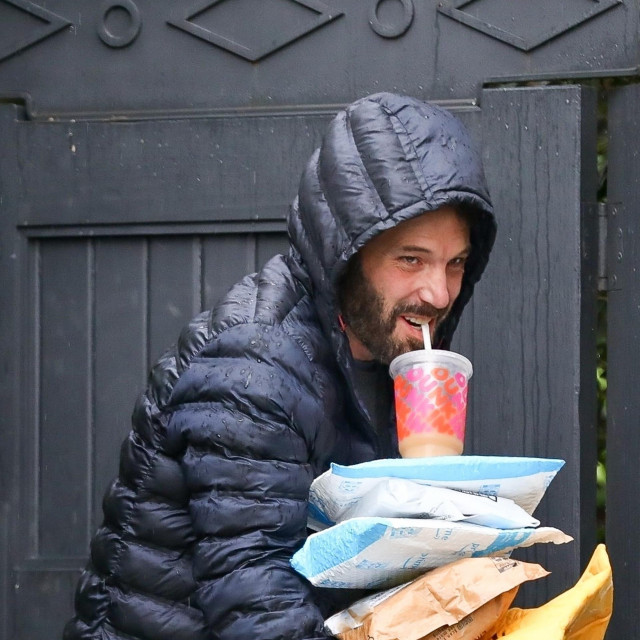 Ben Affleck ispred svoje kuće u Los Angelesu