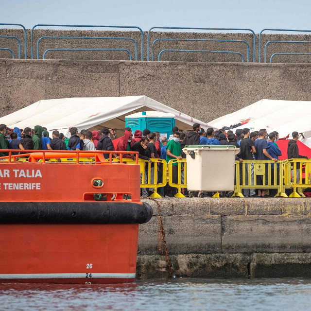 Migranti iz Afrike krenuli su prema Kanarskim otocima nakon što je na mediteranskoj ruti postrožena kontrola
