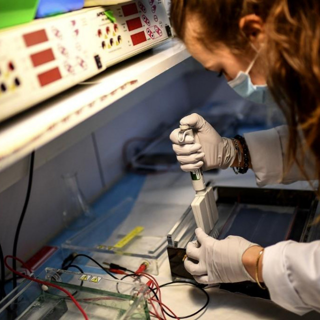 Laboratorijska tehničarka u Institutu Pasteur