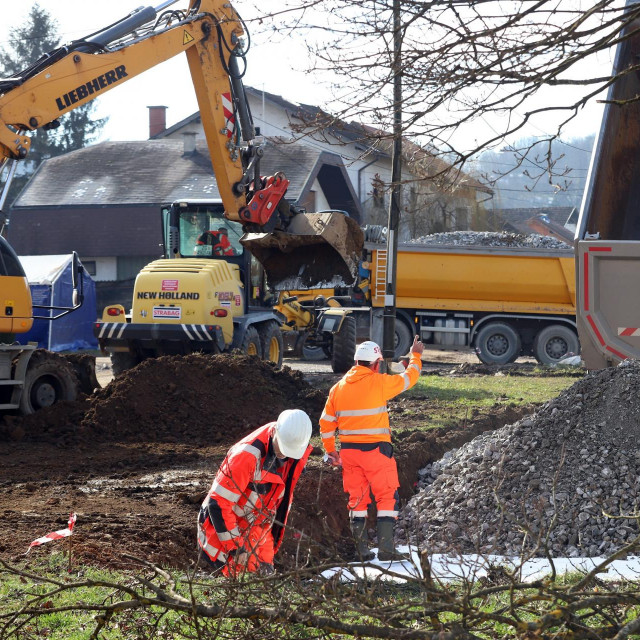 Na prostoru Sajmišta započela je izgradnja kontejnerskog naselja, trenutno se izvode zemljani radovi.