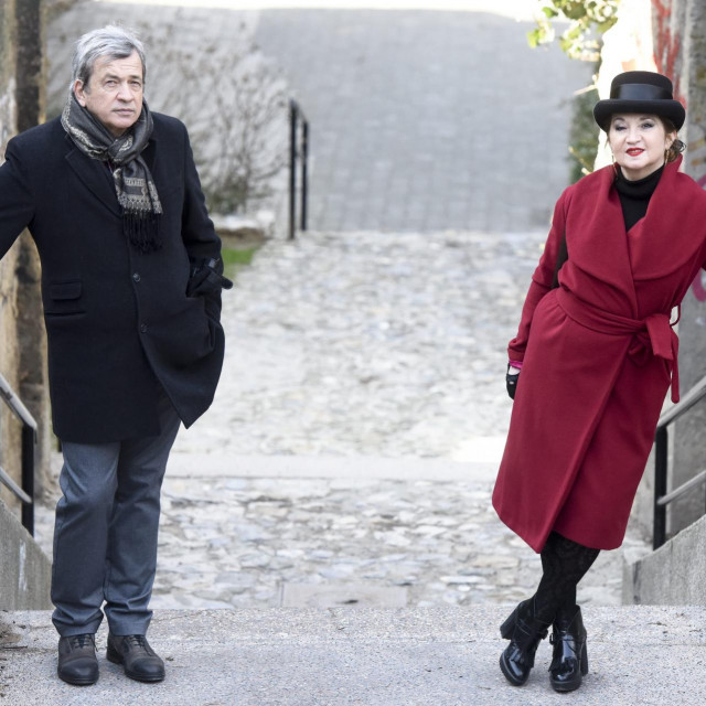 Književni kritičar, esejist, novinski i književni urednik Zdravko Zima autor je dvadesetak knjiga