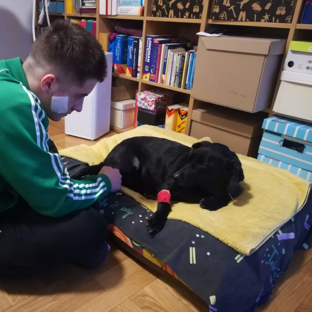 Kujica Lucija i njen vlasnik Sven kod veterinara