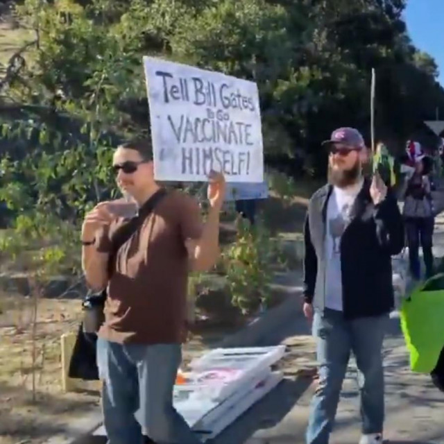 Antivakseri na Dodger stadionu