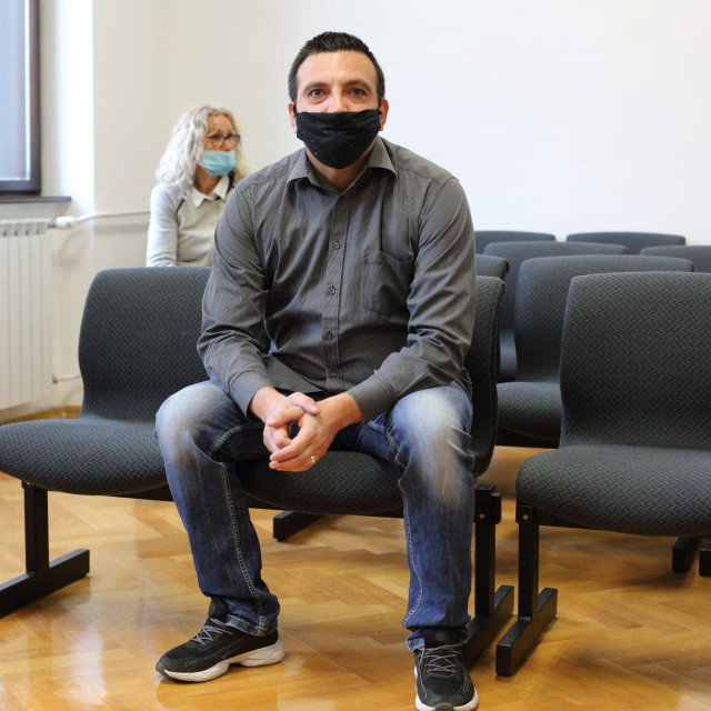 Franjo Varga u sudnici.




 