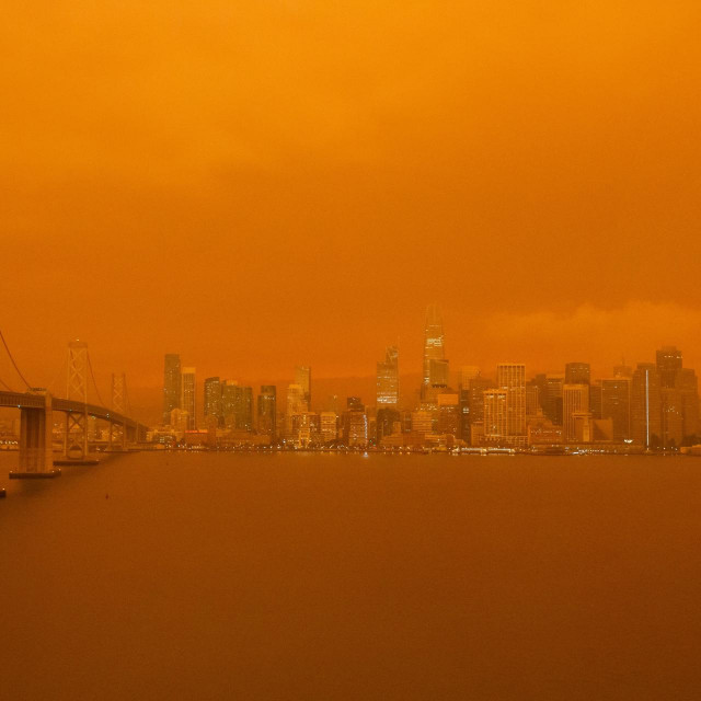 San Francisco u oblaku dima tijekom velikih šumskih požara u Kaliforniji 2020. godine