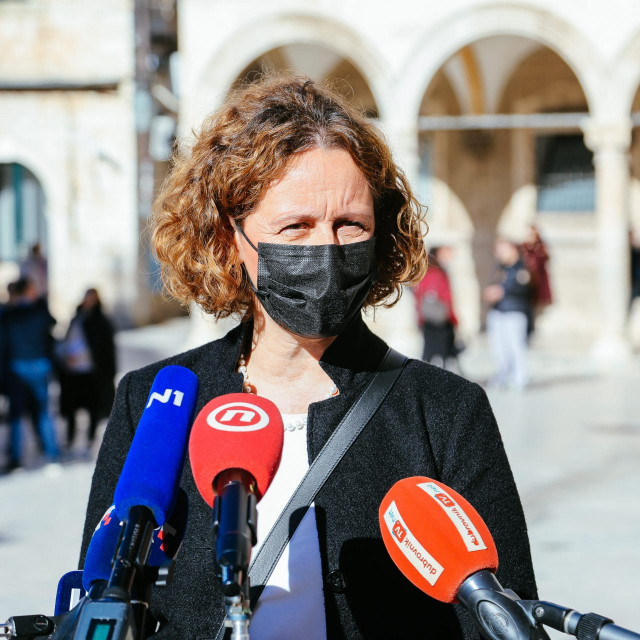 Nina Obuljen Koržinek


 