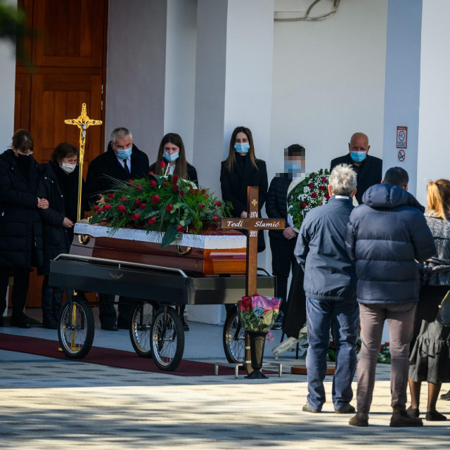 Posljedni ispraćaj poduzetnika Tedija Slamića na gradskom groblju Kvanj