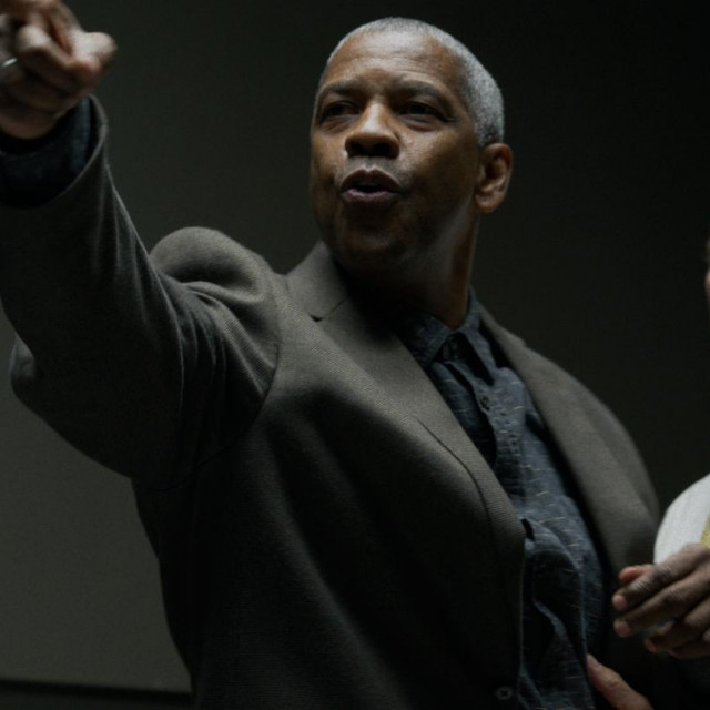 Rami Malek kao Jim Baxter, Denzel Washington kao Joe Deacon i Chris Bauer kao detektiv Sal Rizoli u filmu ”Male stvari”