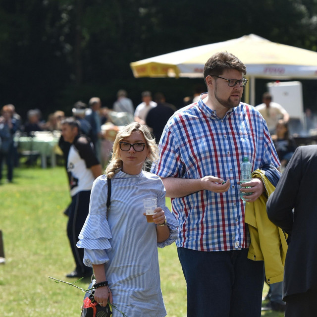Altana i Peđa Grbin fotografirani 2017. u Puli na proslavi Praznika rada