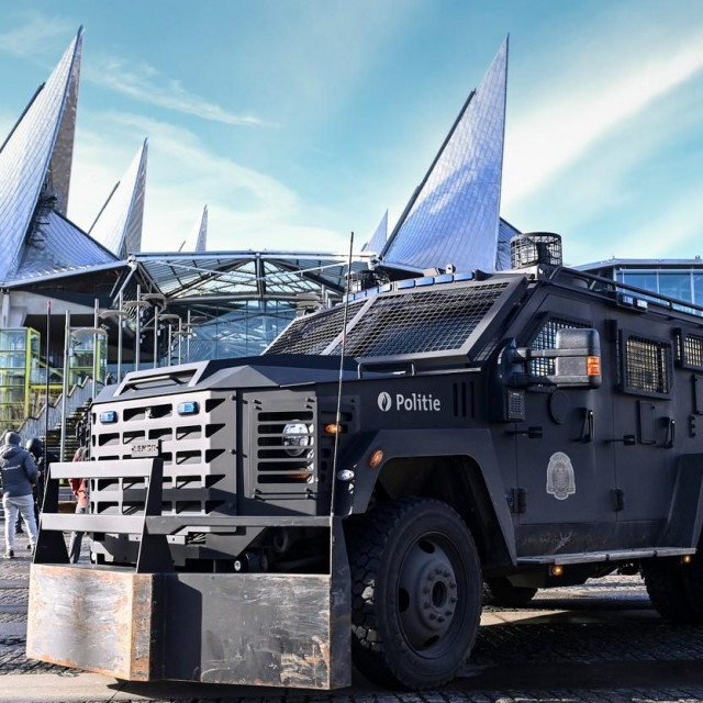 Vojno vozilo ispred suda u Antwerpenu