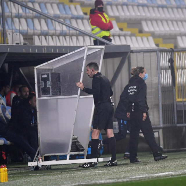 Dezalj s utakmice Rijeke i Šibenika