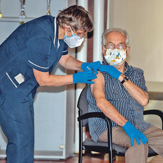 Glavni je problem što nema dovoljno dokaza o učinkovitosti AstraZenece kod starijih od 65 godina