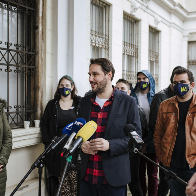 Lokalna grupa platforme Možemo!, u prvom planu Nebojša Zelić