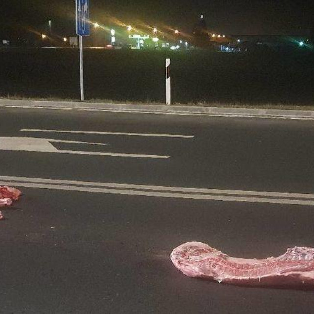 Svinjske polovice na cesti u Čakovcu