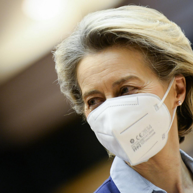 Ursula von der Leyen je dio kritika spriječila sama priznavši da Komisija „duboko žali” zbog greške
