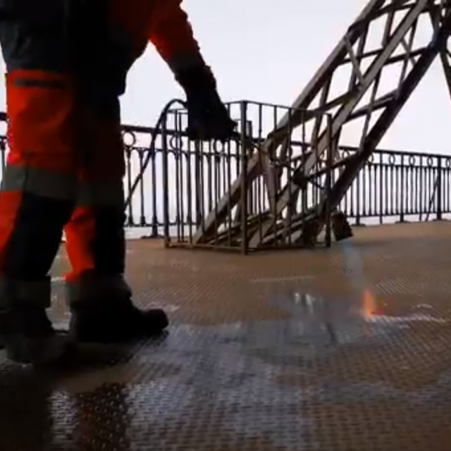 Topljenje leda na Eiffelovom tornju