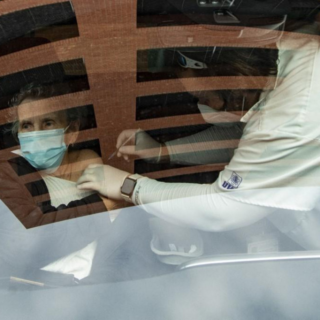 Drive-in cijepljenje u Pragu