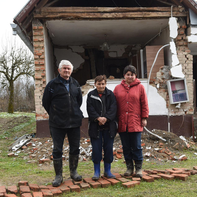 Djed Stevo, baka Mira i snaha Dragana