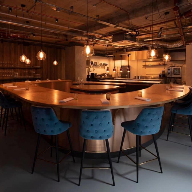 Behind london restoran