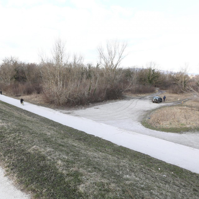 Predviđeno područje za kamp je šuma Vrbje, između Petrovaradinske ulice, Save i samog jezera Jarun