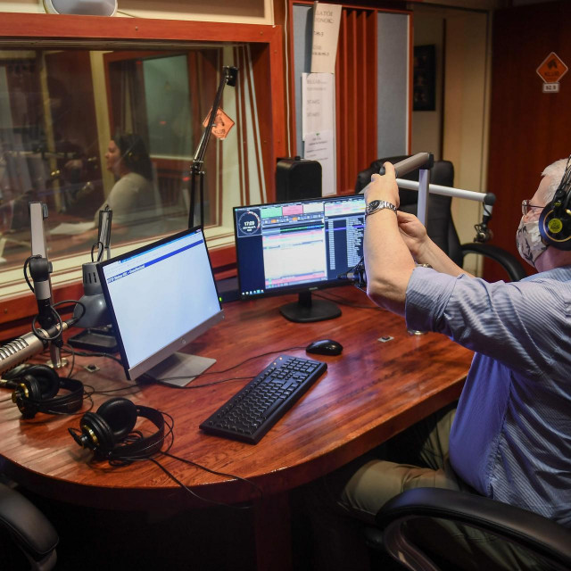 Ilustracija; europski radijski studio tijekom pandemije