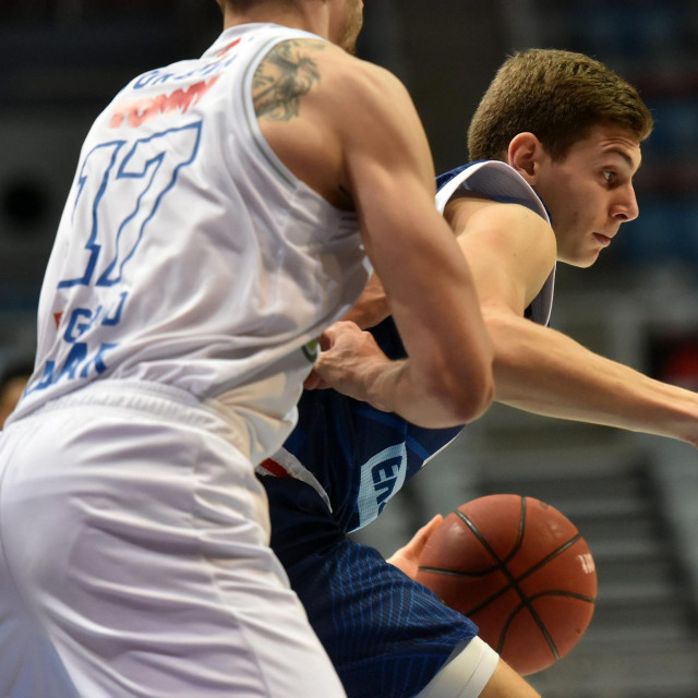 Roko Prkačin s loptom