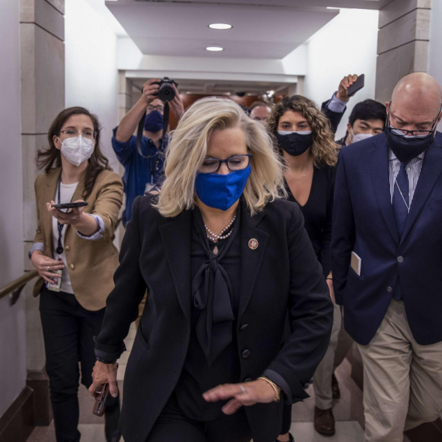 Kći Bushova potpredsjednika Dicka Cheneyja, Liz Cheney (sredina), bila je među prvim utjecajnim članovima Republikanske stranke koji su pozvali na pobunu protiv Trumpa