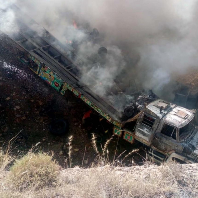 Kamion gori, ilustracija