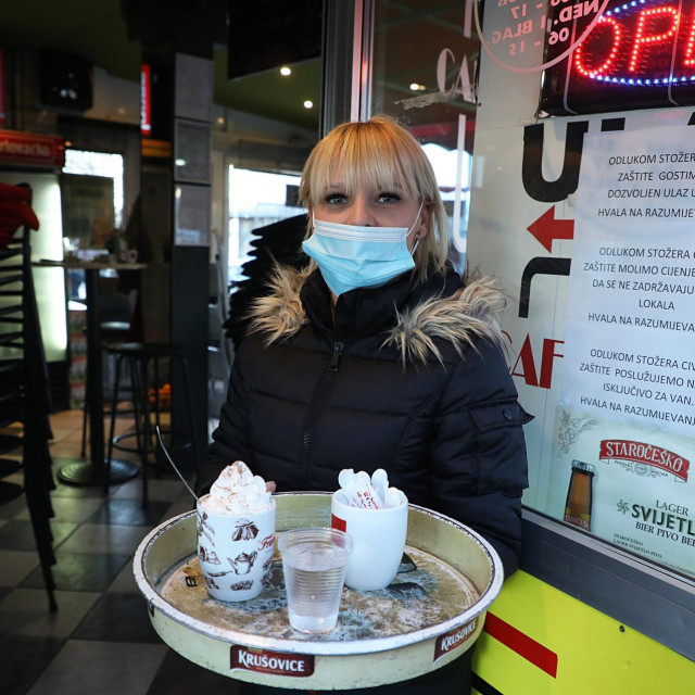 Prodaja kave na trešnjevačkoj tržnici