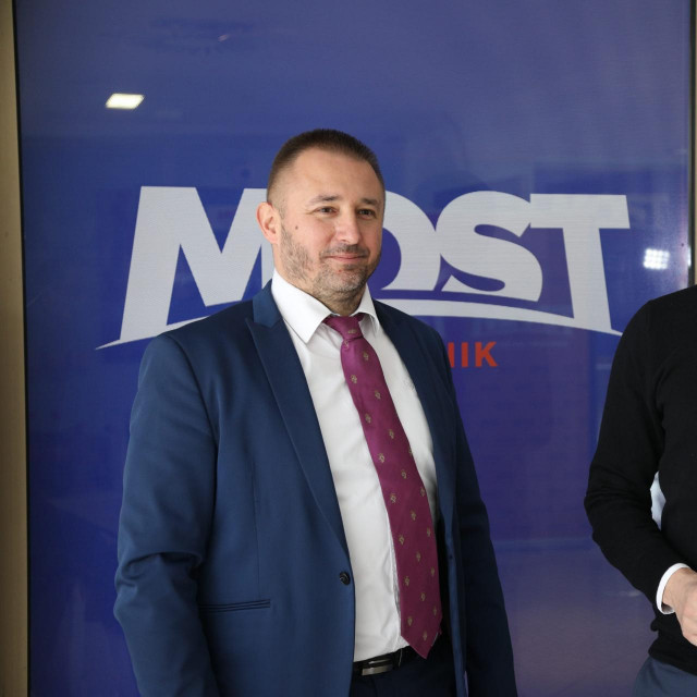 Božo Petrov i kandidat, Maro Kristić
 